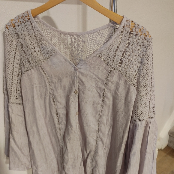 Women's Clothing - Picture 6 of 6